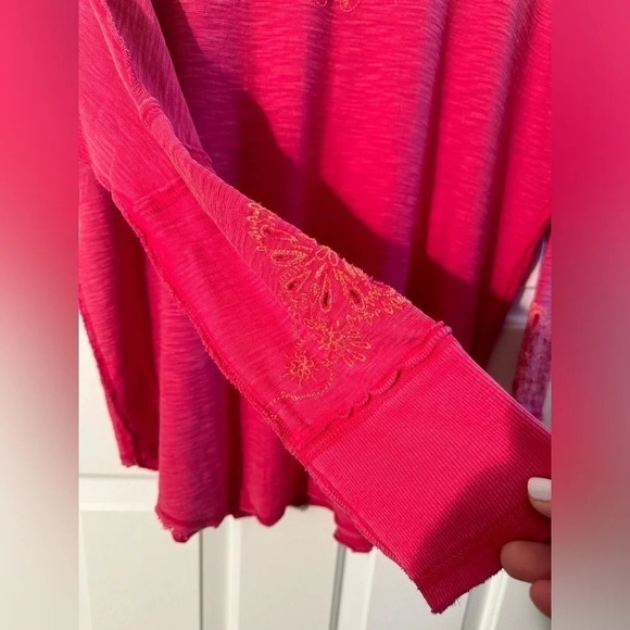 FREE PEOPLE Intimately SMALL Pink Embroidered Oversized Backless Cut Out Raw Hem - Picture 5 of 11